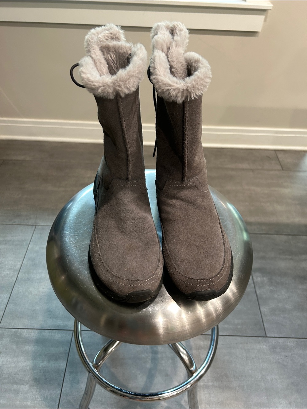 Earth Origins Cozy Women's Gray Suede Winter Boots with Faux-Fur Collar
